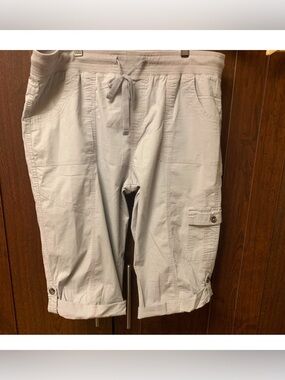 Dash Light Gray Capris L | Comfy Chic Cargo Pants Spring Ready